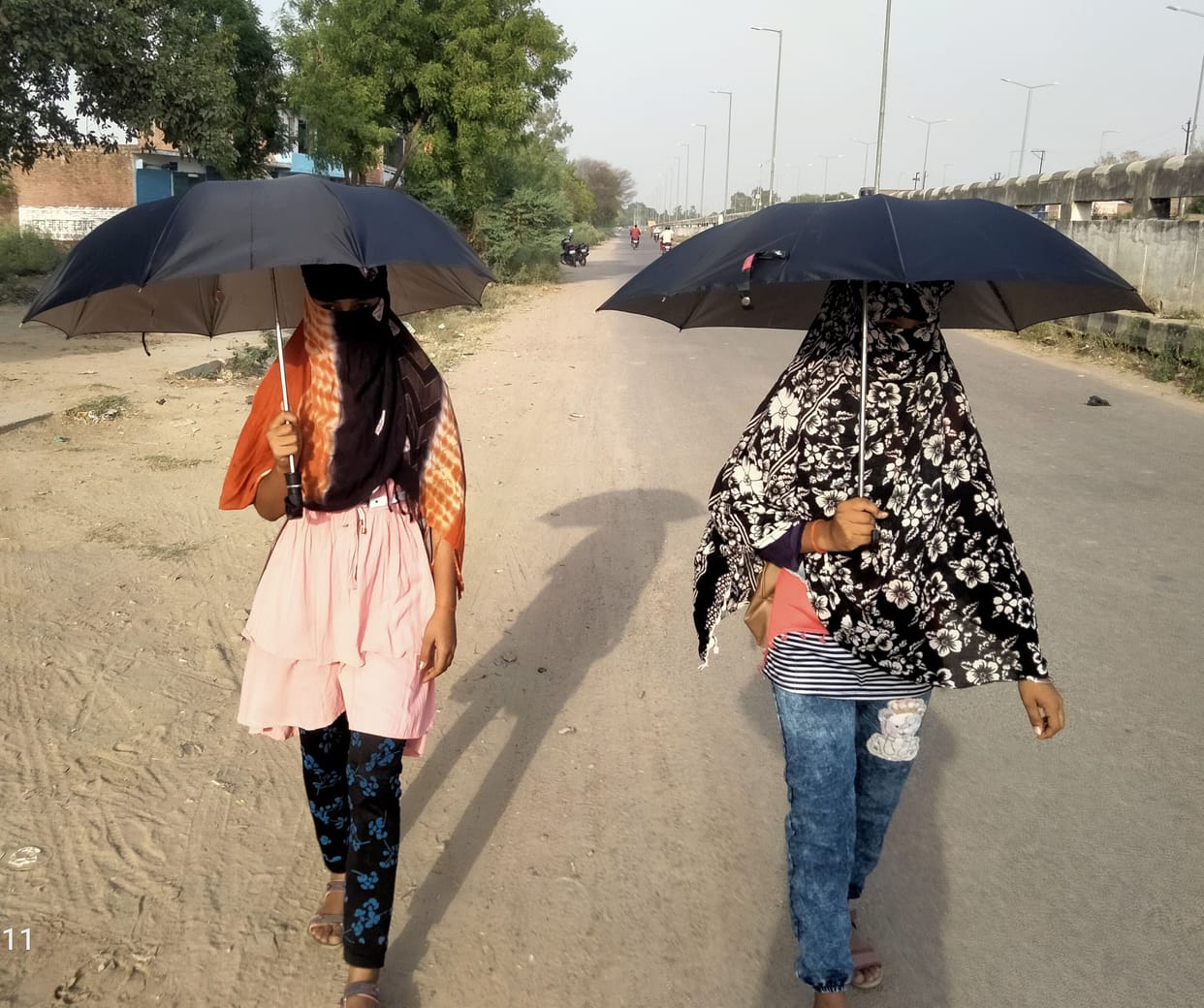 Kanpur Dehat : Mercury 43 degrees, fire raining from the sky, hot wind blowing at a speed of six kmph