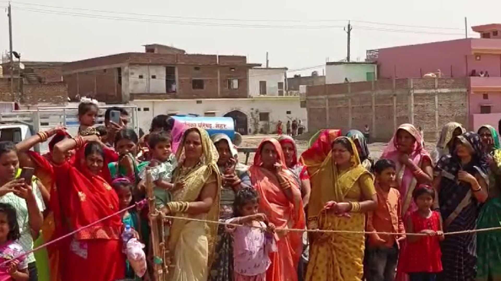 Memorable farewell of bride in MP: Father sent engineer daughter off by helicopter, plane was ordered from Jaipur