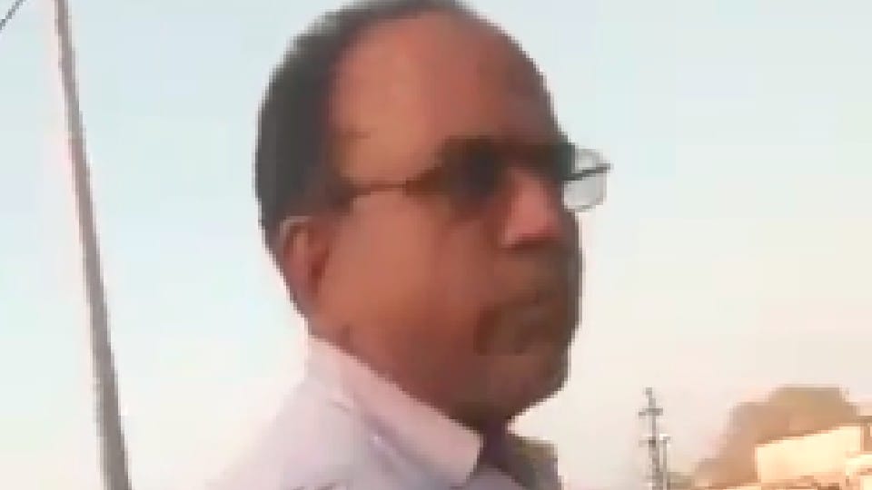 Madhya Pradesh: Operator said on illegal recovery in wheat weighing from farmer - the share is from peons to officers