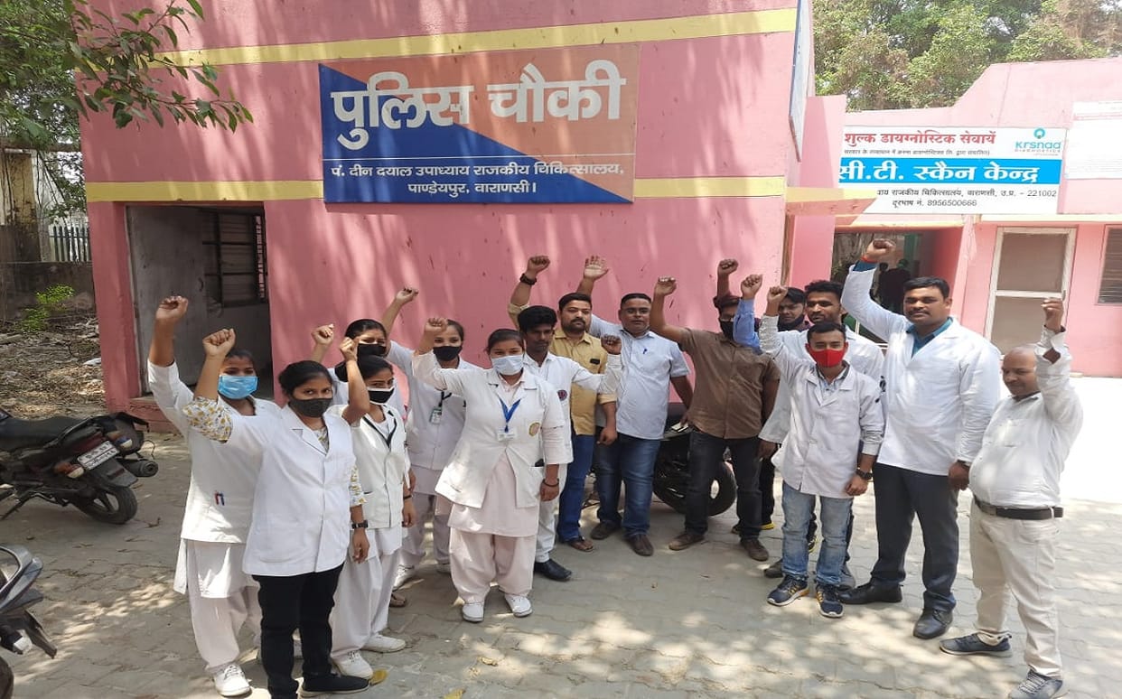 UP Police constable created ruckus in zila hospital varanasi doctors and paramedical staff demanded action