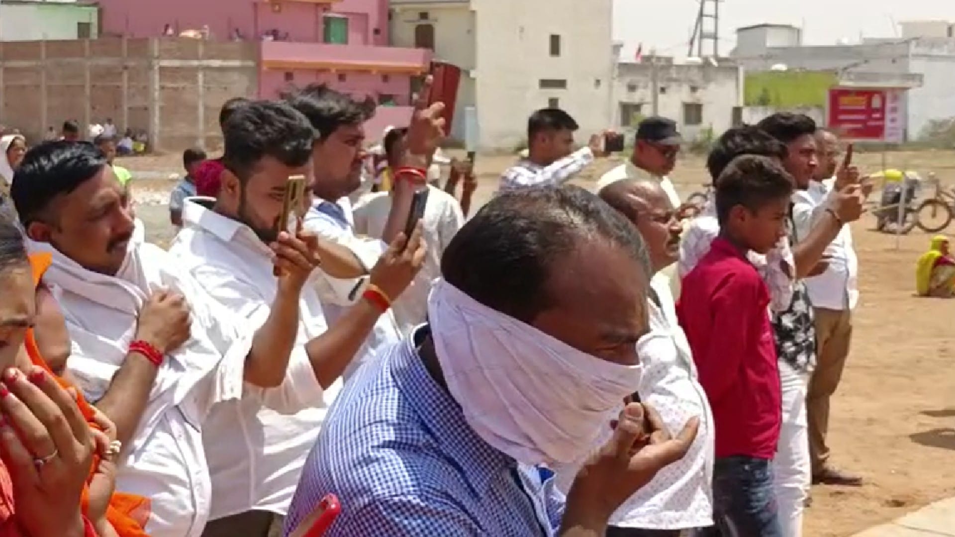 Memorable farewell of bride in MP: Father sent engineer daughter off by helicopter, plane was ordered from Jaipur