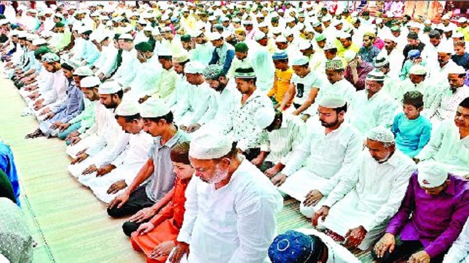 Alvida juma namaz in mosques of agra etah kasganj mainpuri