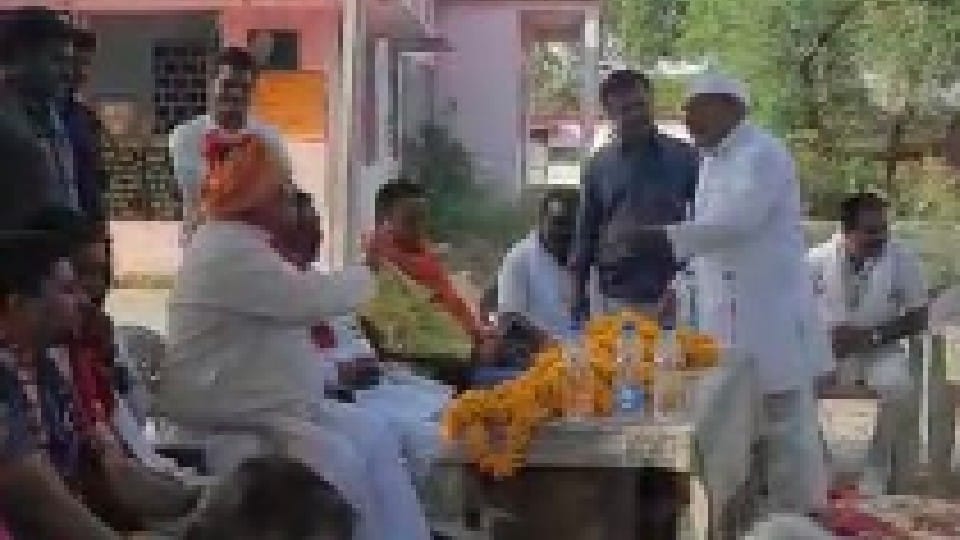 Sehore: MLA threatens on road talk - you will raise slogans of Murdabad, if you oppose BJP, how will the road be built?