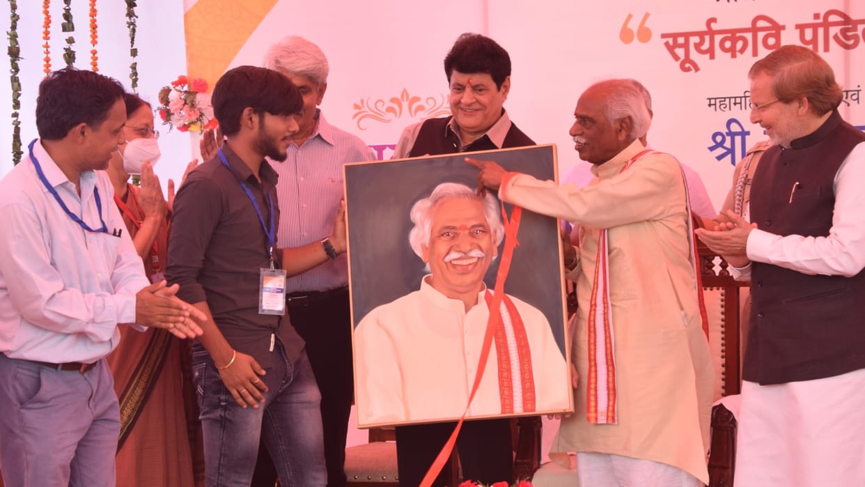Haryana Governor unveils the statue of Pandit Lakhmichand in Supva of Rohtak