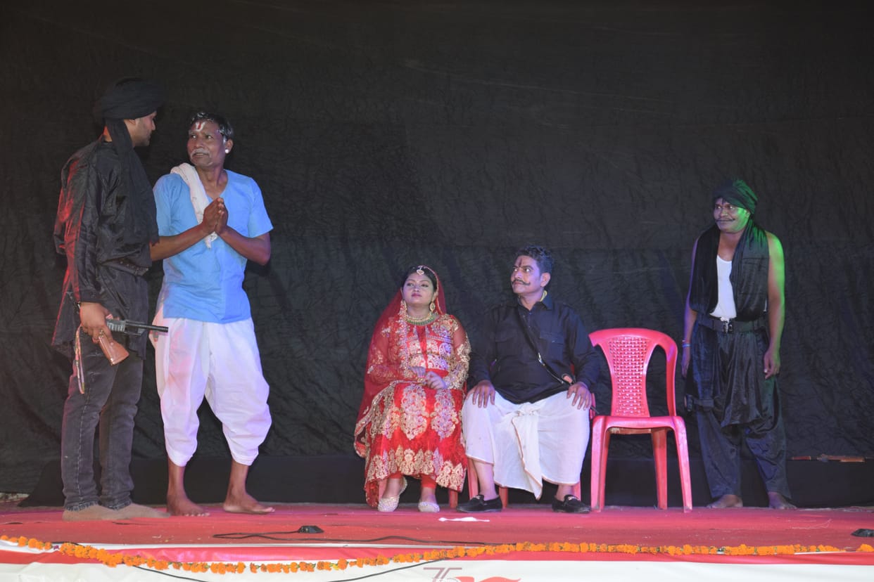 Dacoit Sultana's play staged in theatrical festival