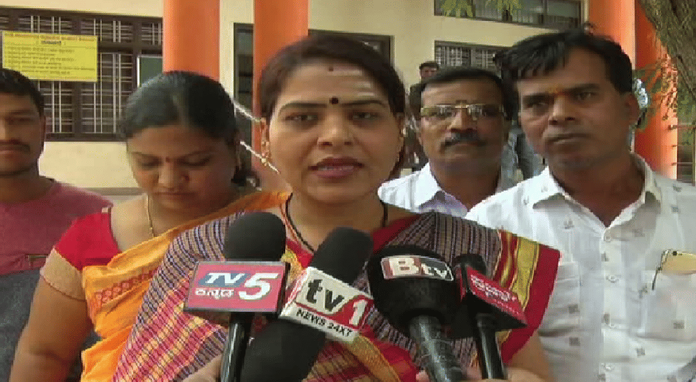 Karnataka PSI Recruitment Scam Police SI Bharti Exam Scam of November 2021 is cancelled CID arrested BJP worker Divya Hagaragi