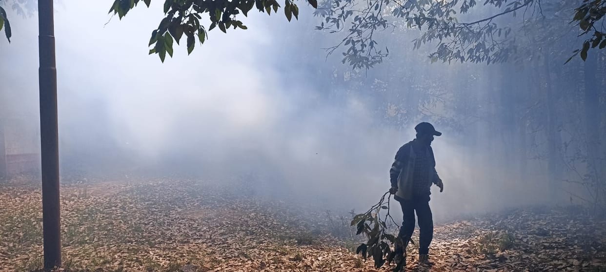 The fire reached the Polo Ground, the soldiers and the employees of the Cantonment Board gathered