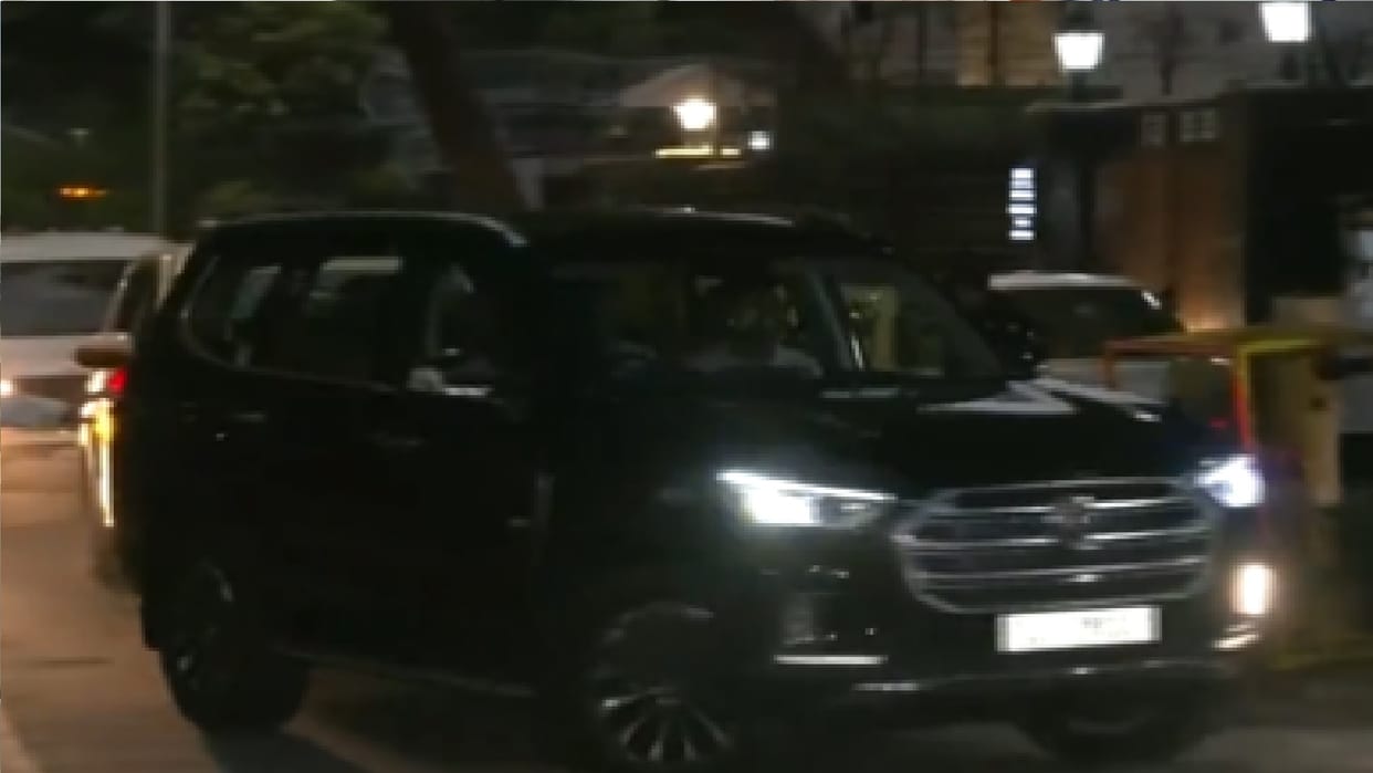 CM Arvind Kejriwal arrives at residence of West Bengal CM Mamata Banerjee