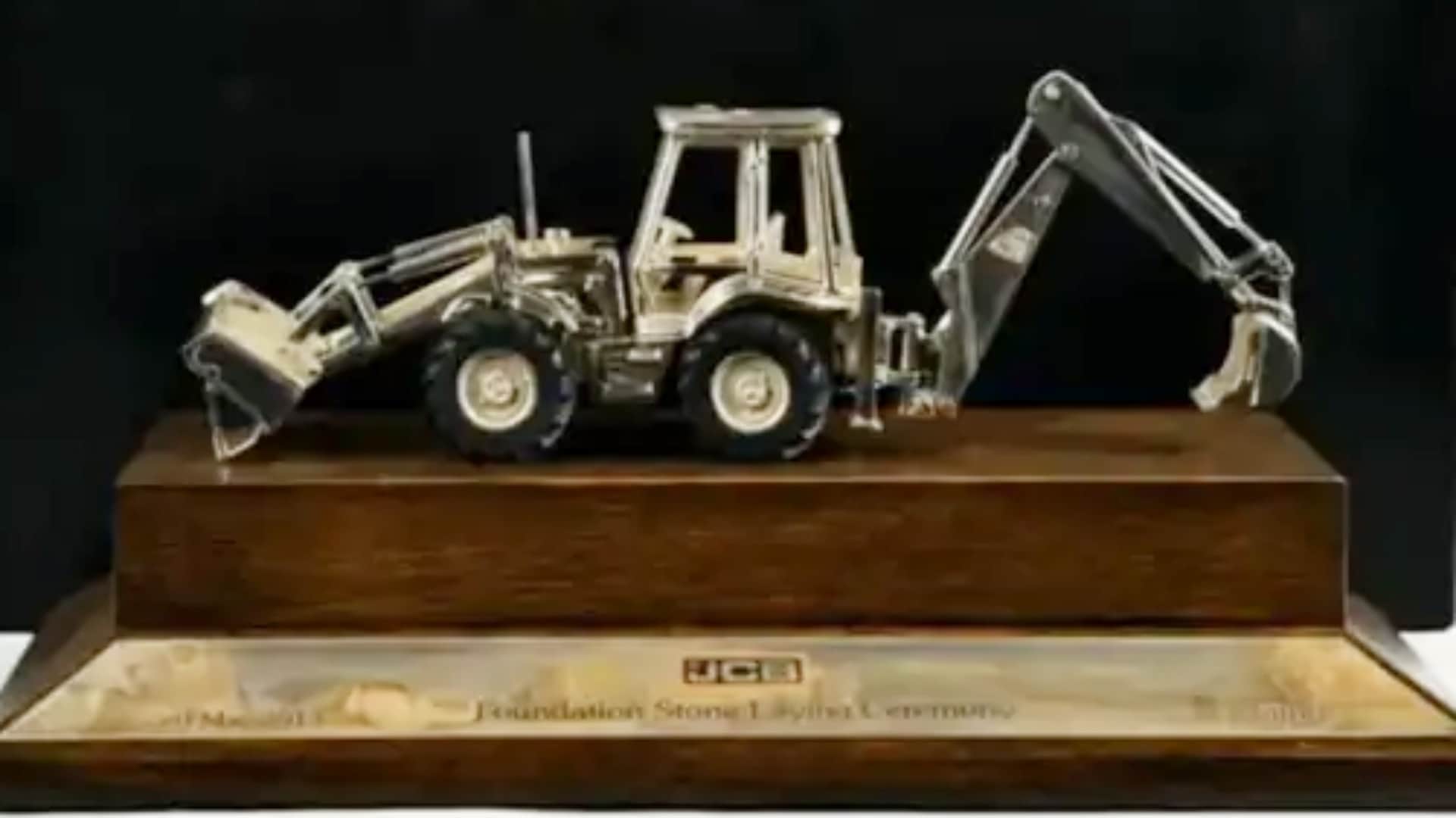 more than 200 gifts of CM Ashok Gehlot bulldozer model will be auctioned