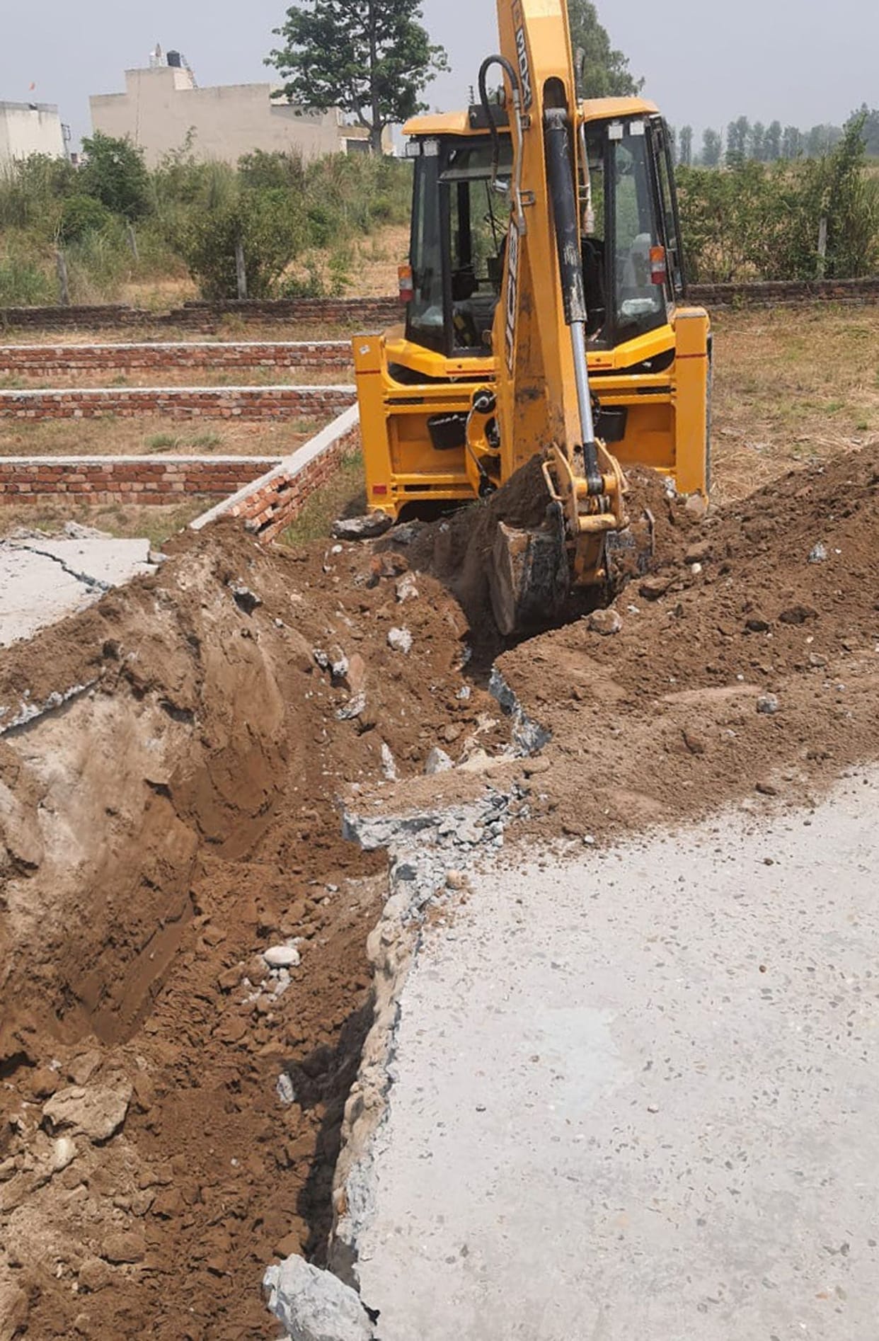Bulldozers run on five illegal colonies in Suman Nagar