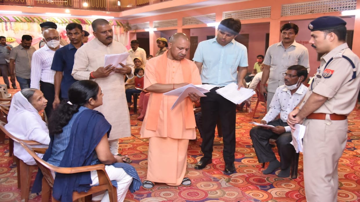 Prepare investigation report of complaints in 72 hours in gorakhpur