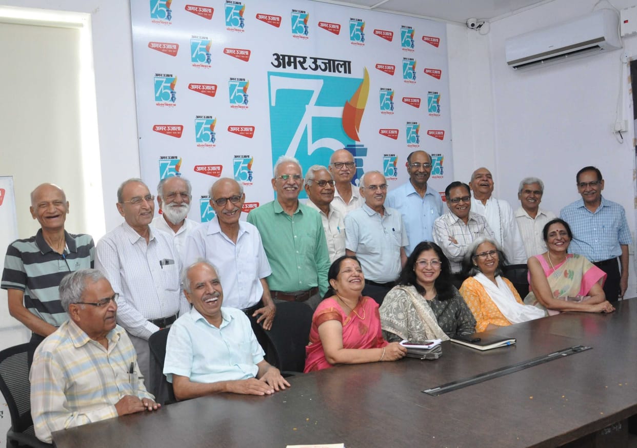Social media becomes a support for the elderly, then the pain of being away from 'loved ones' on festivals