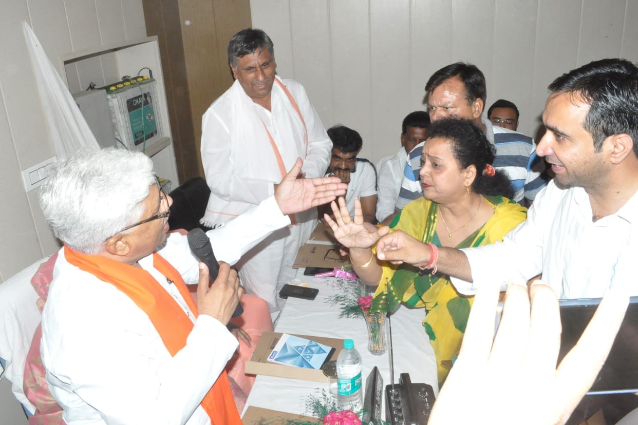 Hathras: Uproar in the meeting of District Panchayat Board, proposal of Rs 20 crore passed