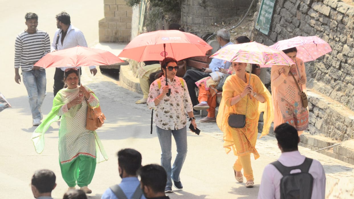friday hottest day in the last five year in delhi orange alert issued for saturday