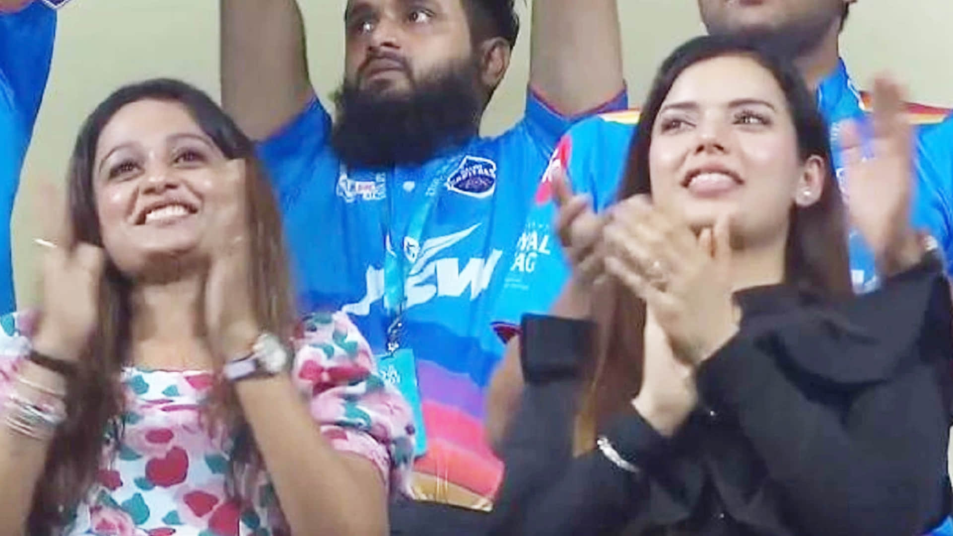 Isha Negi Photos: Isha Negi came to cheer boyfriend Rishabh Pant, fans were surprised to see her beauty, see