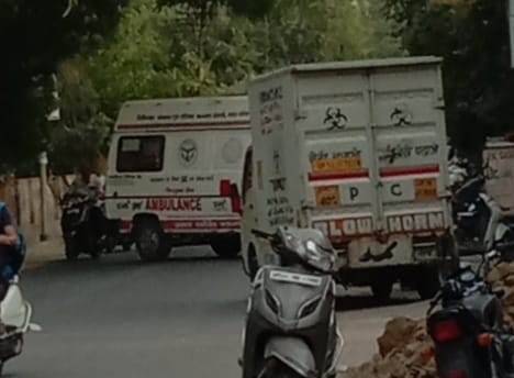 Ambulance stuck in digging of roads, delay in reaching patient
