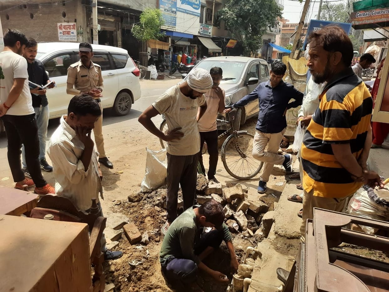 Campaign to cut illegal water connections started, cut five connections on Kakroi road