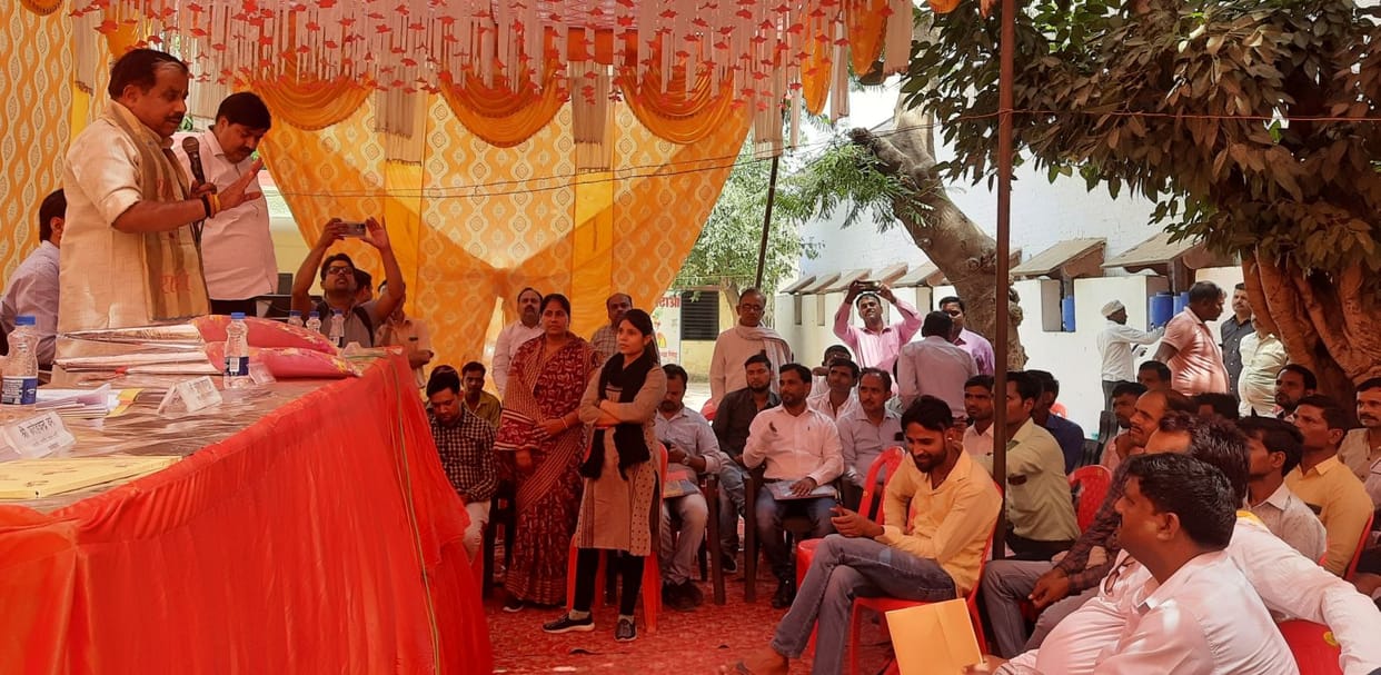 farrukhabad news,sachiv,vidhayak bhojpur
