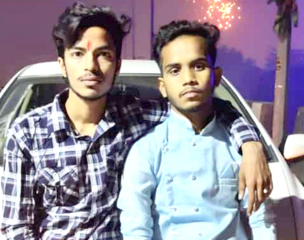 Horrific Road accident in Kanpur, Two friends killed and one injured