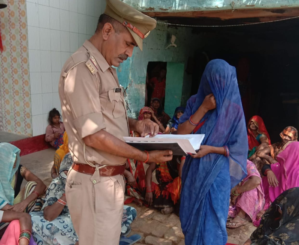 Kanpur dehat : The dead body of a farmer was found hanging in Murra village of Derapur, family members were crying.