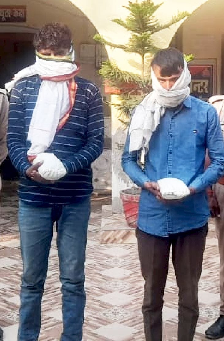 Two smugglers arrested with three kg opium