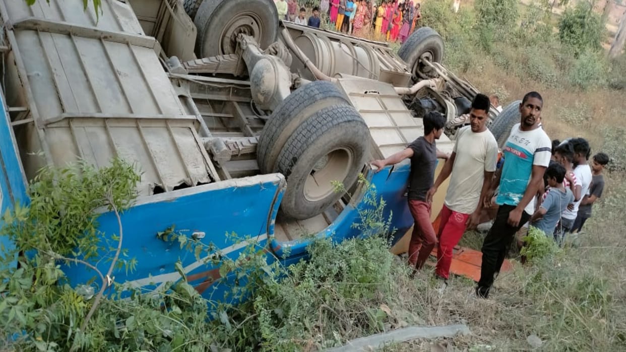 Moradabad bus going to Uttarakhand from Bihar falls in trench one died