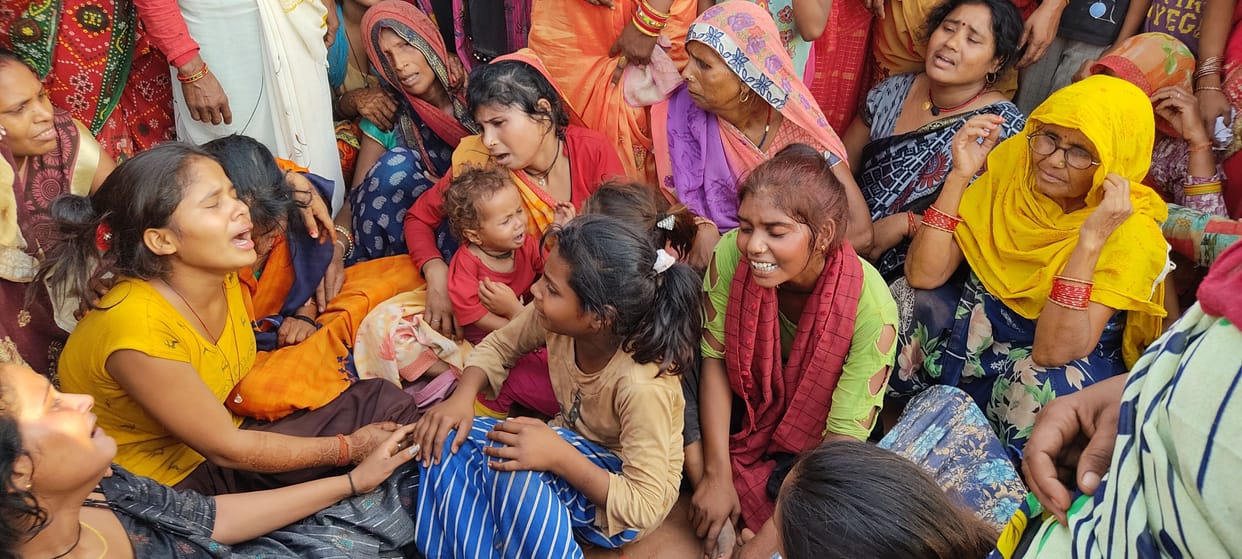 Kanpur dehat : Dead bodies of father, son and uncle reached Naubadpur village, everyone's eyes moistened