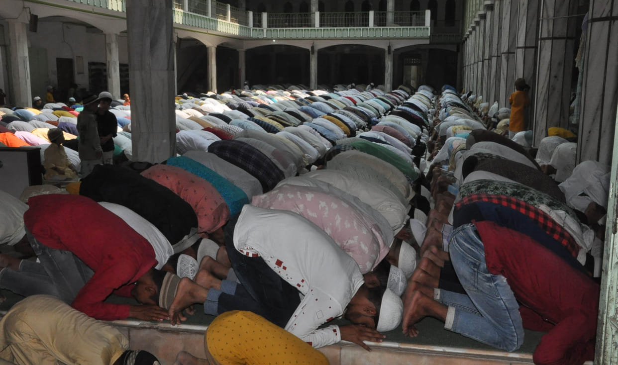 Goodbye prayers paid by aqeedat