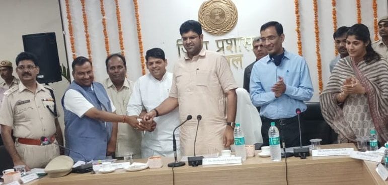 Deputy Chief Minister gave a gift of 69 crores to the district