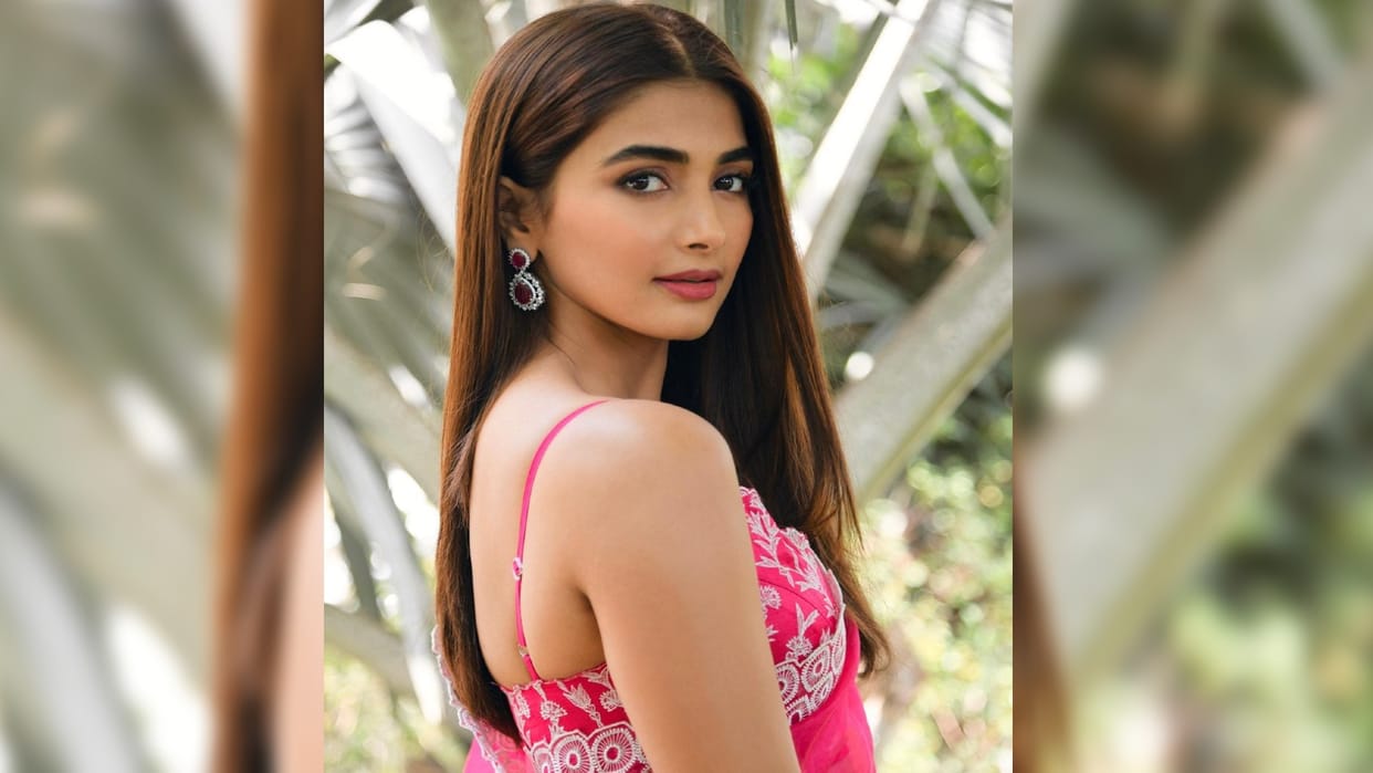 Pooja Hegde Traditional Look Photos in Indian Outfits with Glamorous Touch