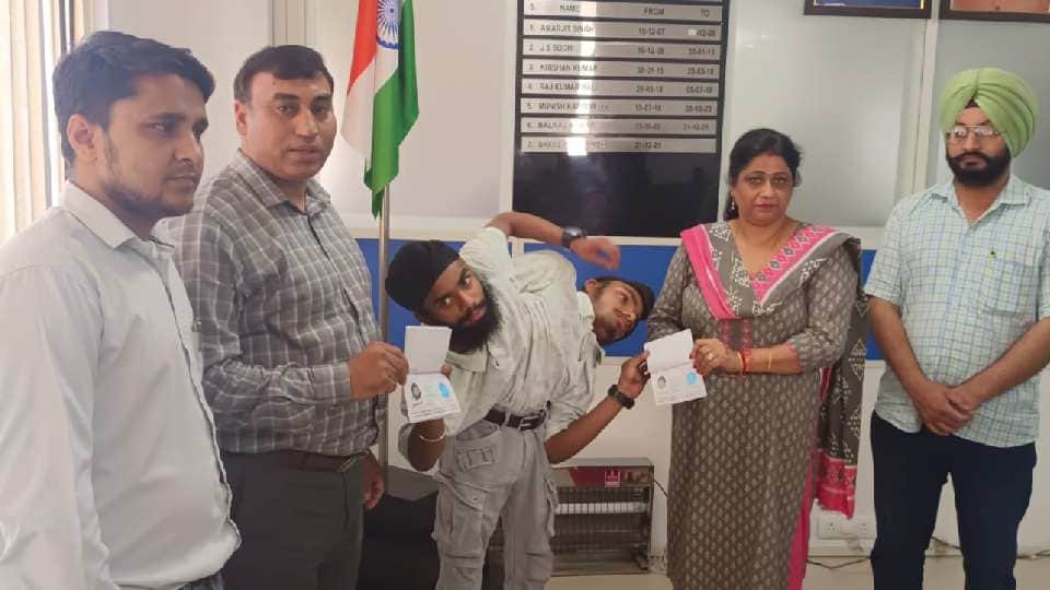 Sohna and Mohana Singh got different passports