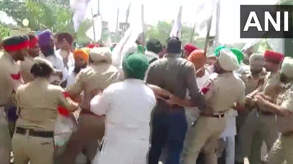Farmers protest outside power minister Harbhajan Singh ETO residence in Amritsar over power outage issue