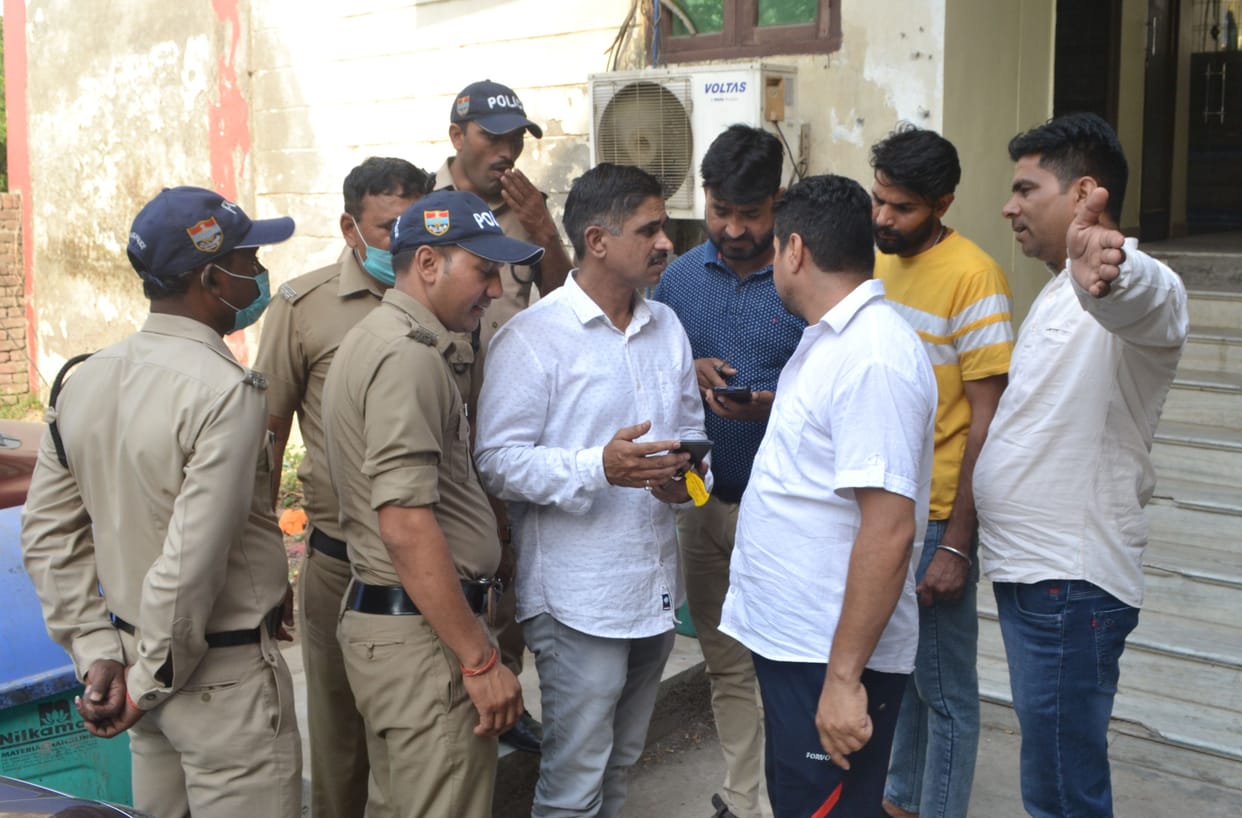 Firing at councilor's office in Ganeshpur, one injured