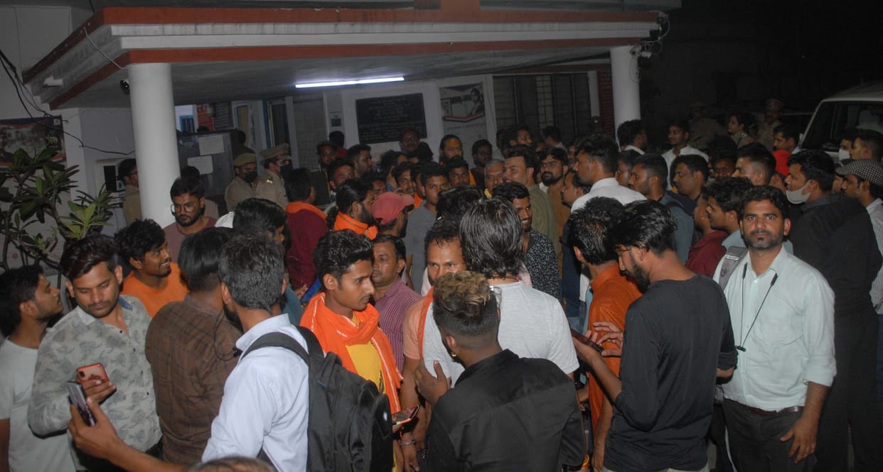 Ruckus at police station, policeman posted in plain clothes beaten up