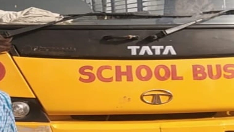 GPS devices will be installed in all buses of Gorakhpur city schools