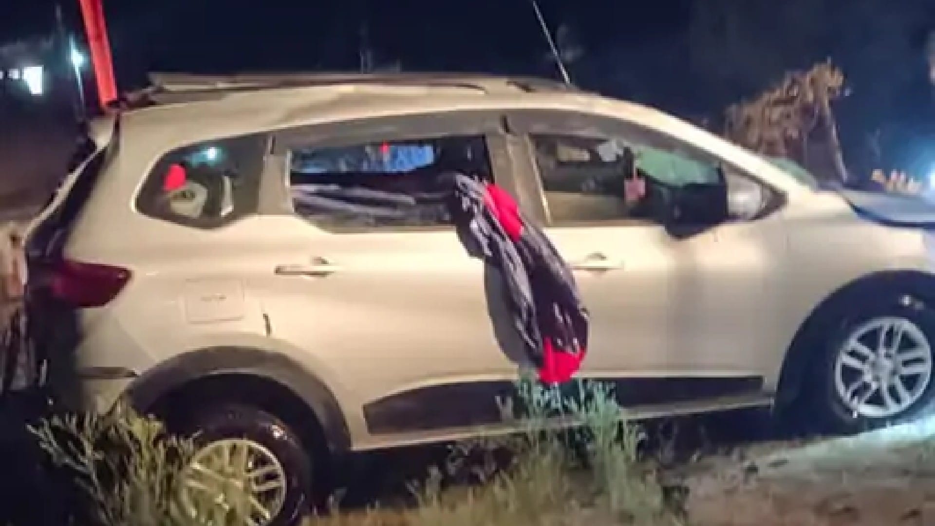 Sagar: Death of father and two sons due to car falling in well, accident happened while reversing car