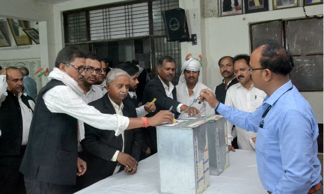 Banaras Bar Association Vice President more than 10 years and less than 10 years one post each abolished