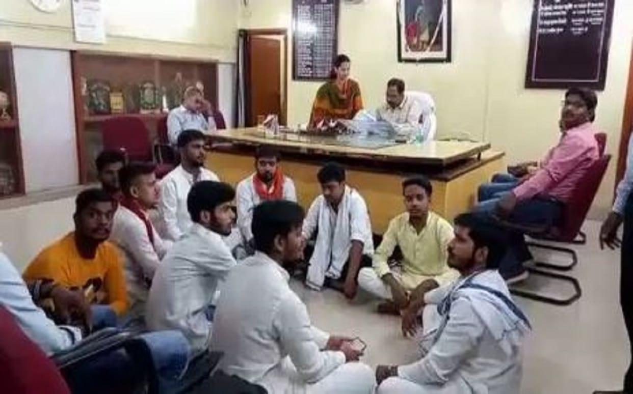 Harish Chandra PG College Varanasi student protest for student union election Principal said police protection needed