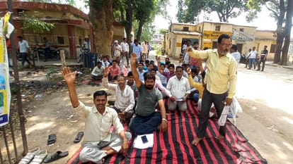 Budaun Bisauli SP MLA entered the power substation and beat up the employees