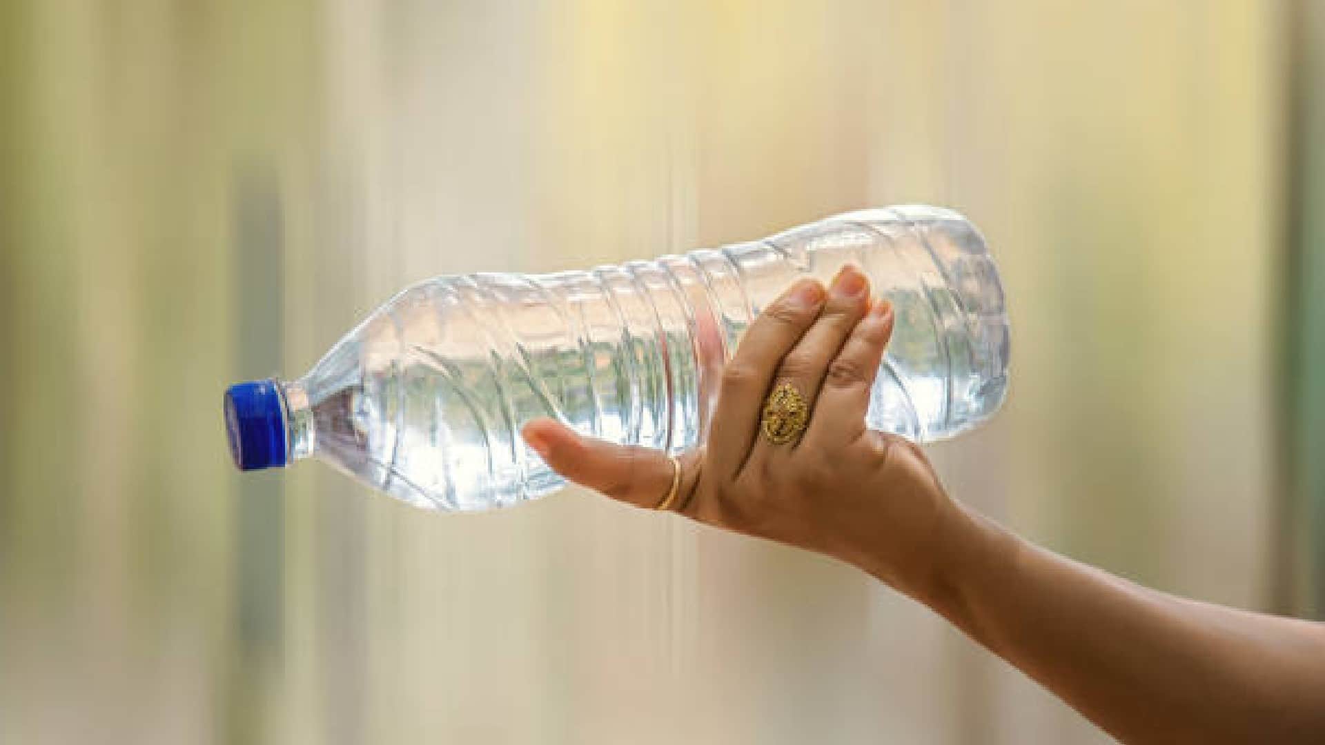 Why Water Bottle Have Expiry Date Know Behind Reason News in Hindi