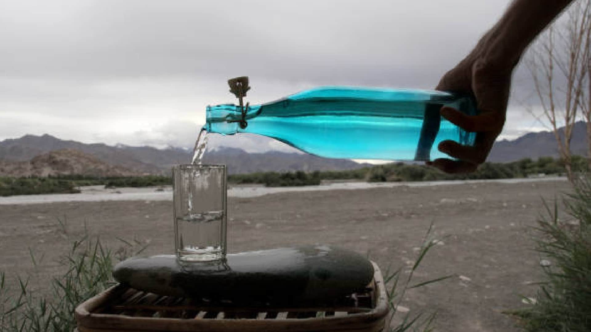 Why Water Bottle Have Expiry Date Know Behind Reason News in Hindi