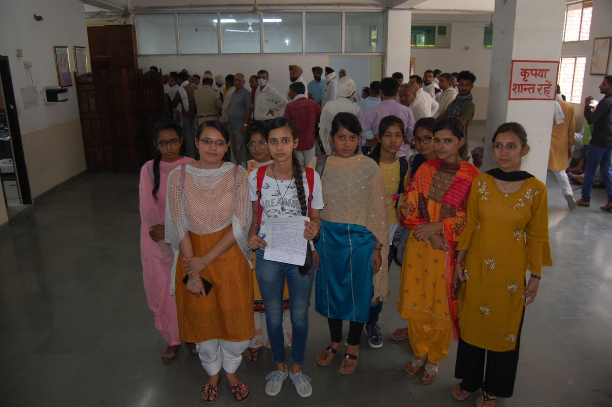 Bus service is not running from Pilni to Kaithal, girl students upset