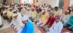 अंबेडकरनगर के शहजादपुर चौक स्थित जामा मस्जिद में अलविदा की नमाज अदा करते सुन्नी समुदाय के लोग।