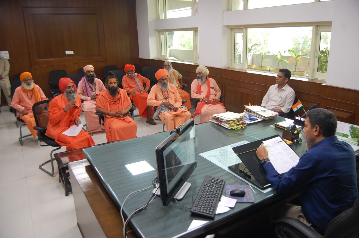 The saints and saints asked for the security of the deras