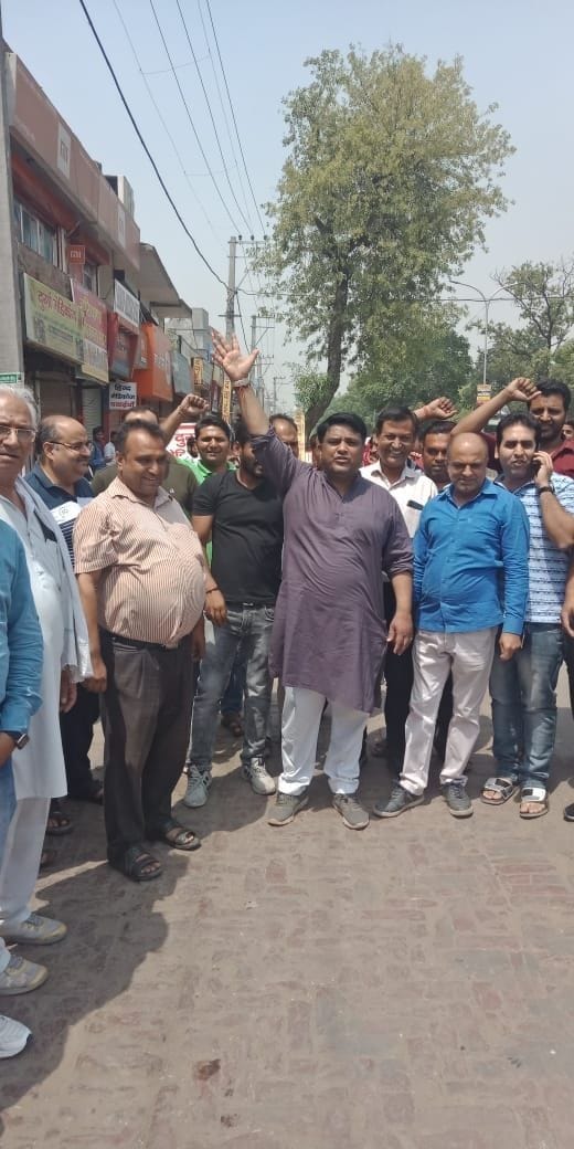 Shopkeepers block, protest against removal of bus stand