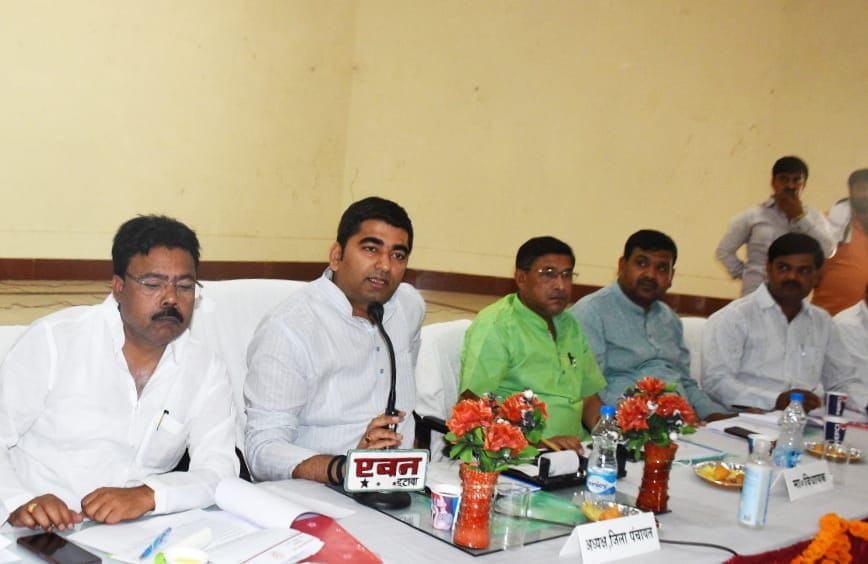 Electricity, water and road issues raised in district panchayat meeting