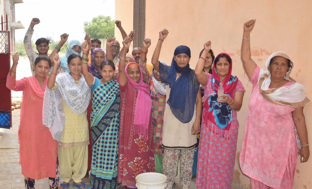 People upset due to contaminated drinking water supply, demonstrated