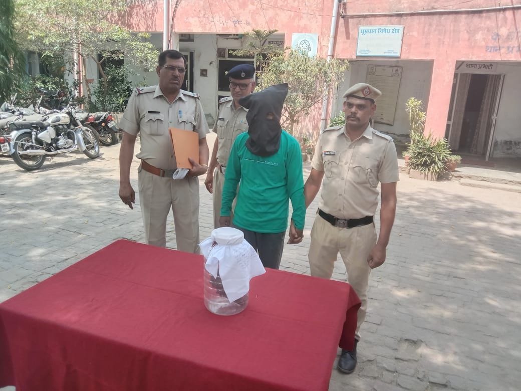 Main accused of robbery, henchman of Bavaria gang arrested, pistol recovered from sister's house
