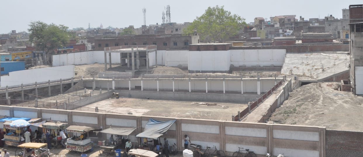 Hathras: Neither the water park started on the ancient pond, nor the 150 feet tricolor hoisted in Bhagat Singh Park