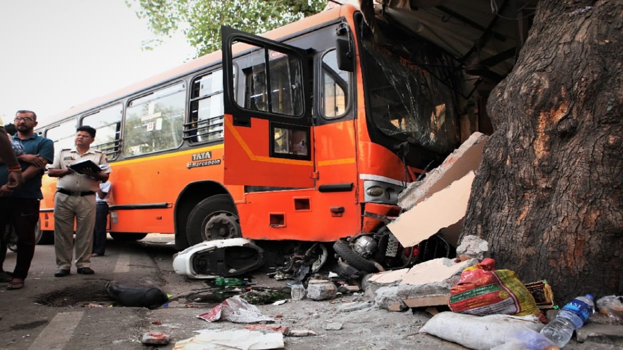 cluster bus crushed four people at bus terminal in Hazrat Nizamuddin